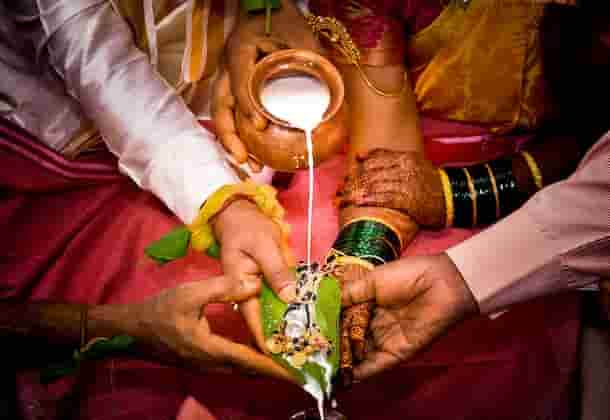 hindu couple marrying in Dubai