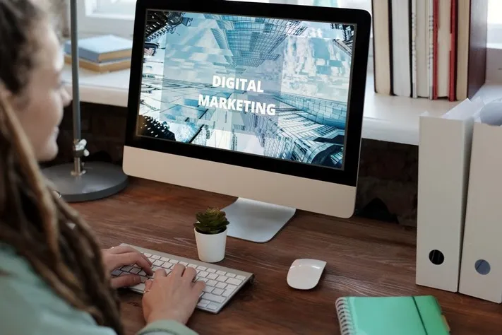 Girl on Digital Marketing Job in Dubai Office