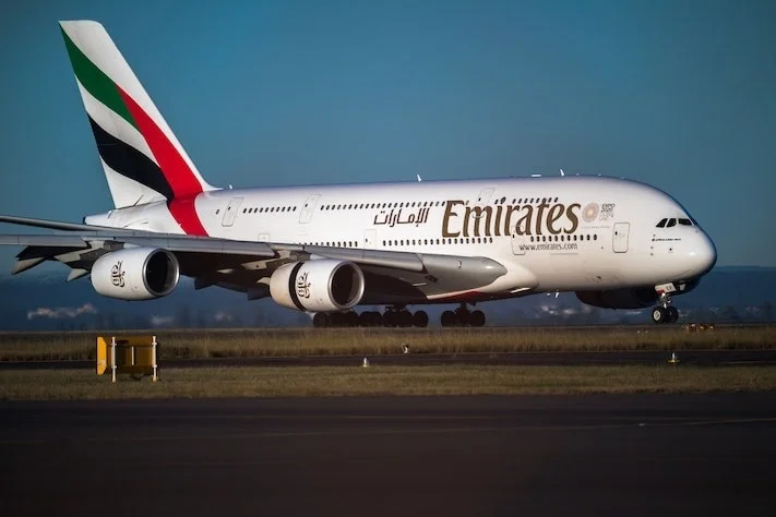 emirates flight flying from dubai to india